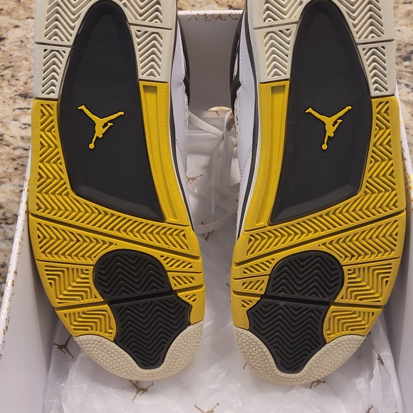 Jordan Air 4 Retro in White and Coconut Milk Men Size 10.5 - Picture 5 of 7